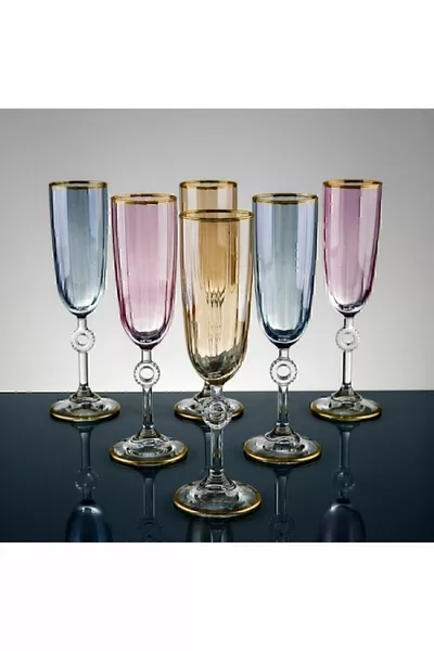 قهوة أموري أي كوب ماء، 6 أشخاص، 3 ألوان