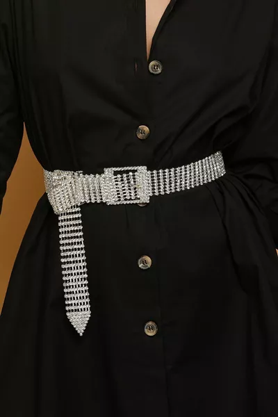 فستان سهرة نسائي مع حزام، بكريستال زركون فضي ونموذج بأثمان صفوف من الأبازيم، مع بنطلون وتنورة، مناسب لحفلات الزفاف