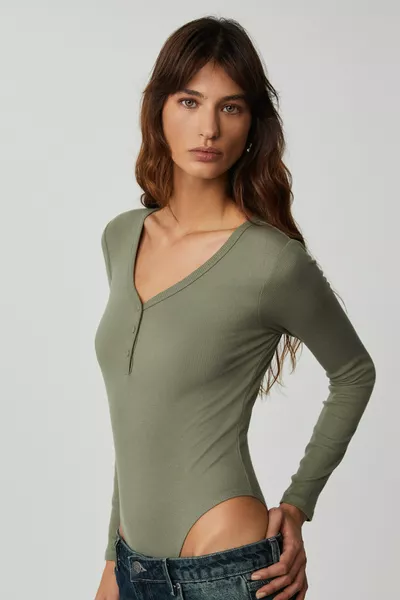 بلوزة نسائية متبقية بأكمام طويلة على شكل V وتزرير أمامي باللون الأخضر النعناعي