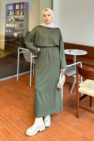 طقم بتنانير كريستالية باللون الأخضر الداكن