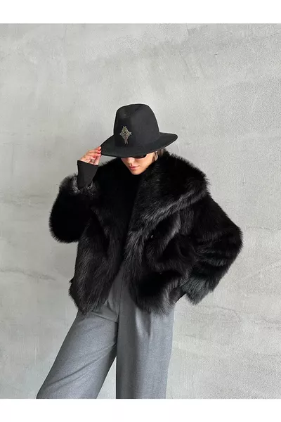 معطف فرو أسود فاخر بلمسة ناعمة ومقاس كبير
