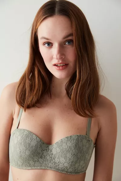 صدرية ديلِيلا الدانتيل