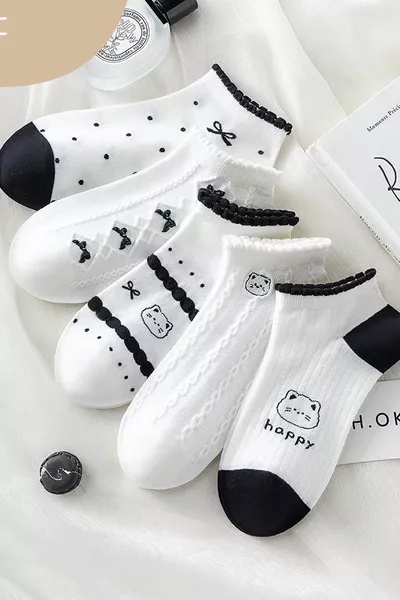 5 أزواج من الجوارب القصيرة البيضاء بنقشة هابي