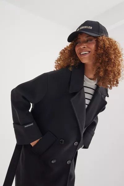 معطف صوفي نسائي واسع الحجم بتصميم أكمام مفصلة باللون الأسود