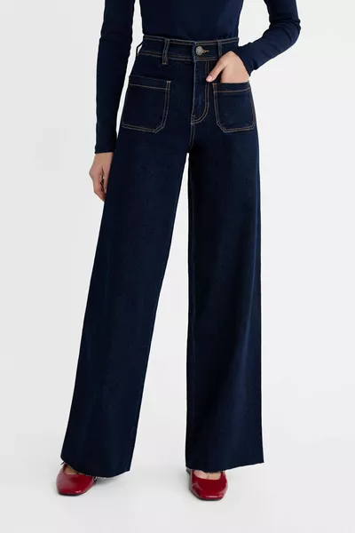 Дънки с прав силует и джобове