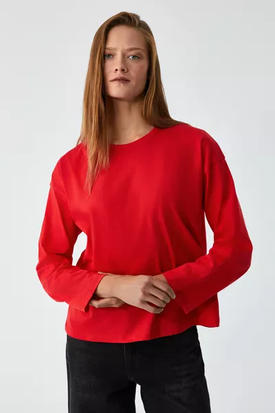 تي شيرت أحمر برقبة دائرية وتناسب واسع بأكمام طويلة للنساء من قطن عضوي %