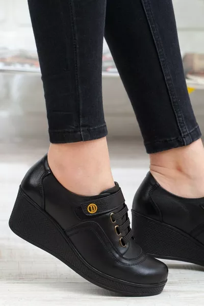 حذاء نسائي يومي أسود من الجلد الطبيعي ومريح للأقدام (اشترِ مقاسًا أكبر بمقاس واحد)