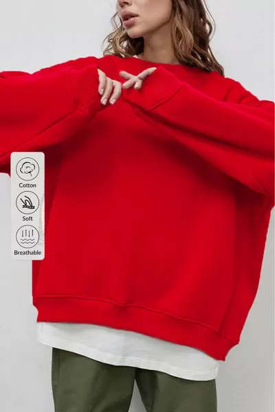 سويت شيرت نسائي أحمر بجيوب وداخل مبطن بالوبر، قصّة واسعة وناعمة لفصل الشتاء