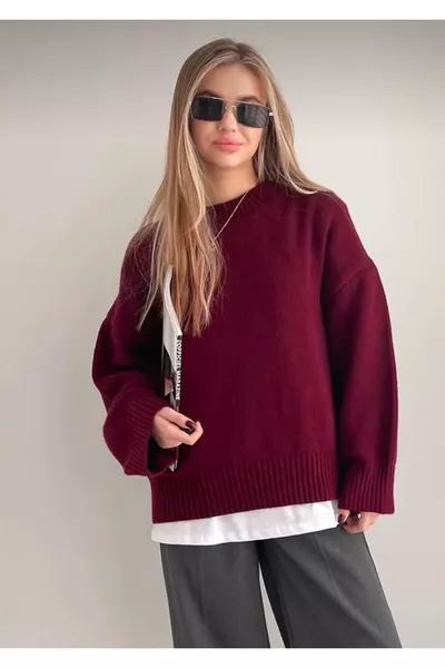 سترة صوفية واسعة برقبة دائرية بلون العنابي