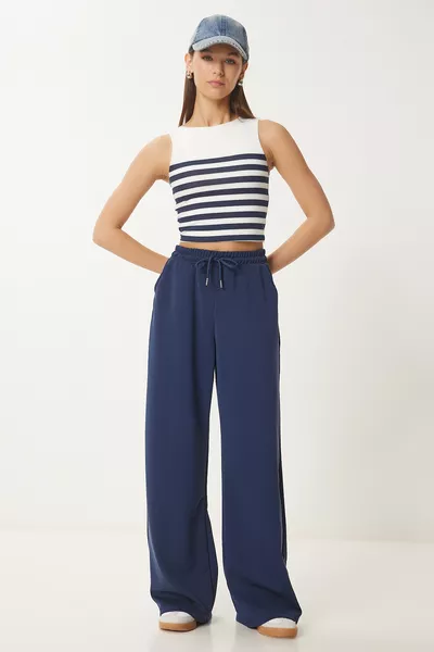 بنطال رياضي واسع الأرجل من المودال باللون الكحلي 