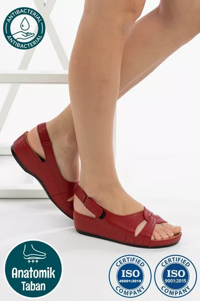 صندل نسائي مريح بكعب قائم على قاعدة تشريحية، مناسب للأمهات والنساء في منتصف العمر والشابات، أنيق