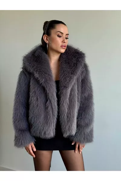 معطف فرو فاخر كبير الحجم بلمسة ناعمة