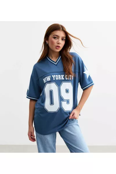 تي شيرت أساسي برقبة على شكل V بأكمام قصيرة واسع