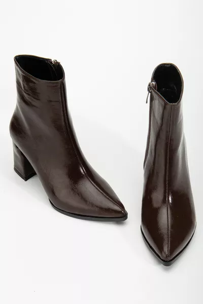 حذاء نسائي بني بكعب مع سحاب جانبي قصير