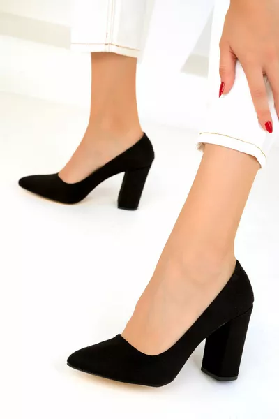 حذاء نسائي كلاسيكي بكعب عالٍ من الجلد المدبوغ الأسود - 