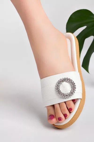 Kadın Günlük Terlik Beyaz Şık Taşlı Tokalı Ev Deniz Plaj Misafir Çeyiz Terliği