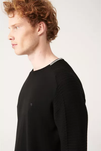 Herren Schwarzer Pullover mit Rundhalsausschnitt aus weichem Strick 