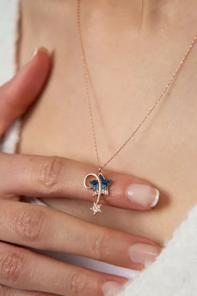 قلادة فضة عيار  للنساء بنجمة متحركة وتدرج لوني