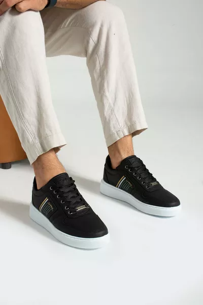  Черные мужские повседневные кроссовки на белой подошве