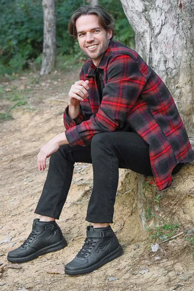  Hohe schwarze Herren-Sneaker für den Alltag und Sport