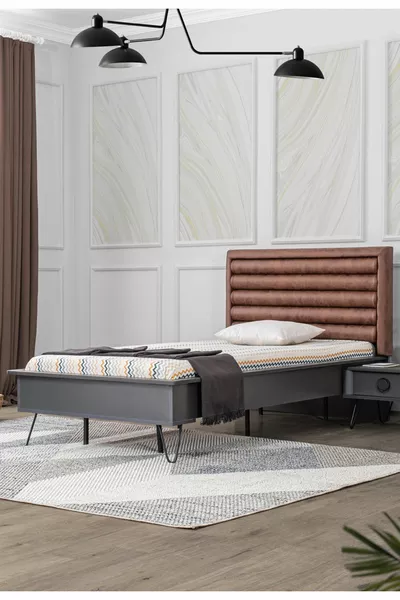 غرفة نوم بلاك نيو جينك - خزانة بثلاثة أبواب، سرير، منضدة جانبية، دولاب أدراج