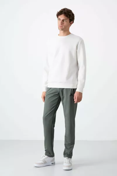 سروال رياضي رجالي ضيق بجيب ثلاثي بسحاب باللون الأخضر الزيتيني - 