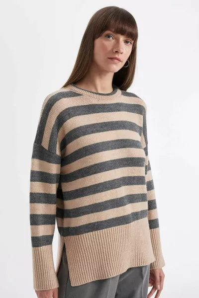 Oversized Loose-Fit Crew Neck Striped Knit Sweater with Side Slits WN