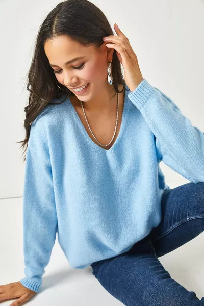 Kadın Bebe Mavi V Yaka Yumuşak Dokulu Triko Kazak 