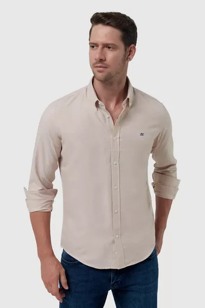 قميص قطن بيجي من Ds Damat بتصميم ضيق وياقة بأزرار، سهل الكي مع تفاصيل تطريز