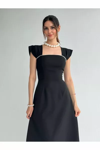 Özel Tasarım İnci Detaylı Madonna Yaka Siyah Abiye Elbise