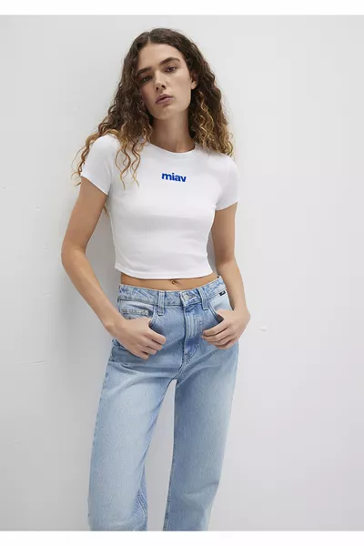 Белая укороченная футболка с принтом Miav Кроп / Короткий крой 