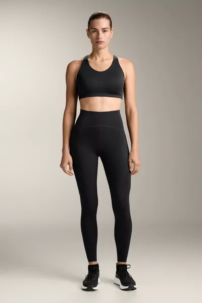 بنطال ضاغط أساسي عند مستوى الرسغ