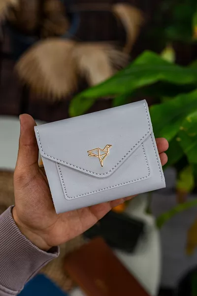 Мини дамско портмоне в сив цвят с отделение за монети и множество джобове, от колумбийска веган кожа