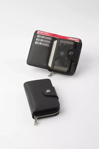 Малко черно дамско портмоне