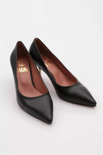 Y المرأة وأشار اصبع القدم اصبع القدم منخفضة الكعب