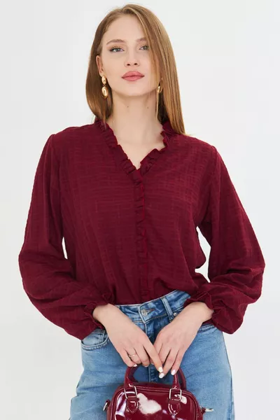 Blouse pour femme à col bordeaux et volants sur le devant, manches longues avec poignets élastiqués 