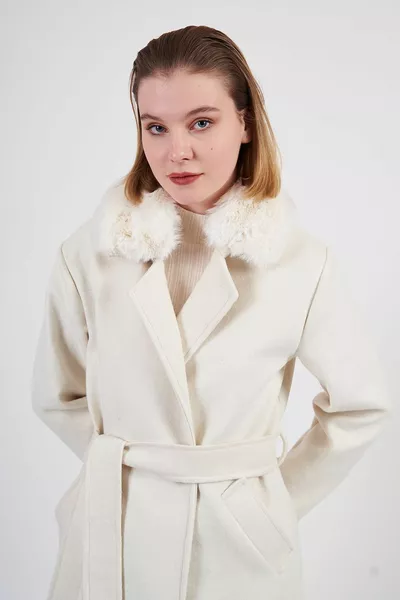 Manteau en laine avec col en fourrure femme / Collection