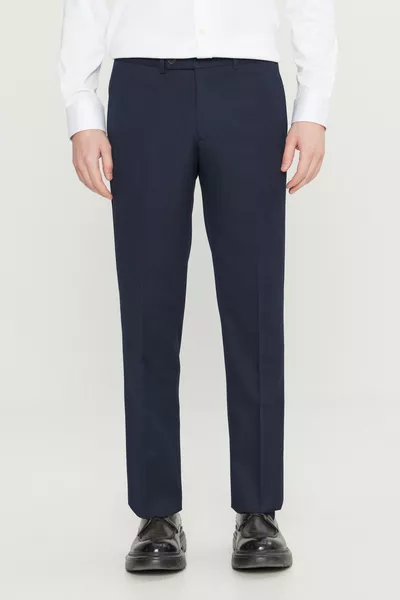 Pantalon classique homme bleu marine coupe slim ajustée et extensible
