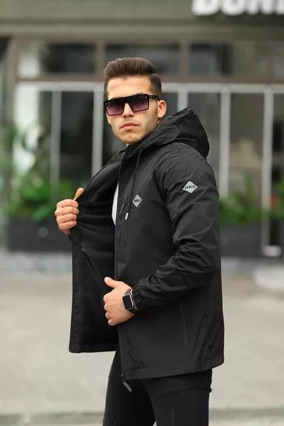 معطف مطري للرجال مبطن من الداخل مع جيوب وقبعة مقاوم للماء