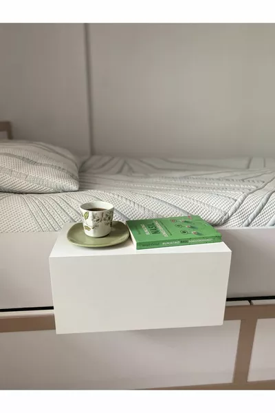 Witte zwevende nachtkastplank