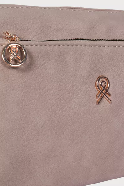 حقيبة كتف نسائية من فرو المنك بثلاثة أقسام مبطنة وحزام قابل للتعديل