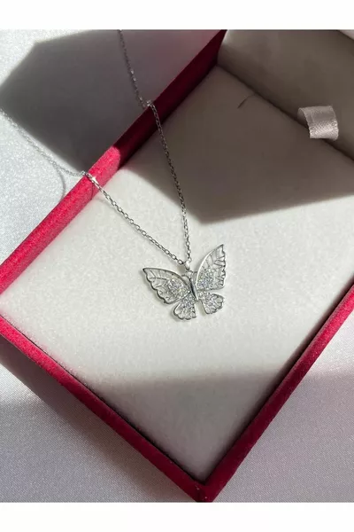 قلادة فراشة مورفو من الفضة الإسترلينية عيار  مرصعة بالرخام