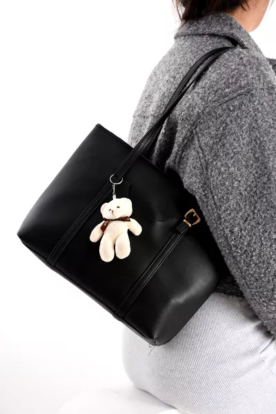 حقيبة كتف وذراع نسائية سوداء بحجم 