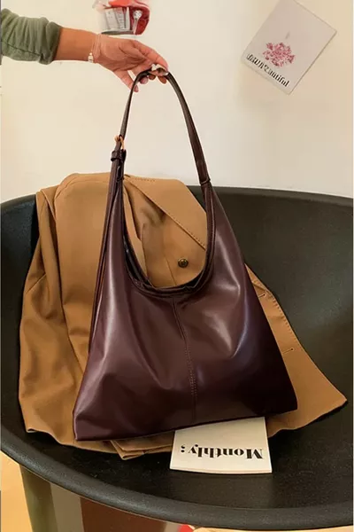 Borsa a tracolla da donna con chiusura a scatto bordeaux e fodera