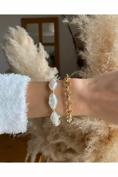 سوار مزدوج بتصميم سلسلة لؤلؤية وذهبية