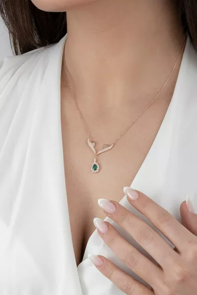  Sterling Silver Emerald Stone Teardrop Model Women's Silver Necklace