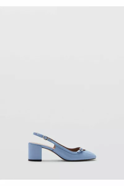 حذاء بكعب عال مع أبازيم