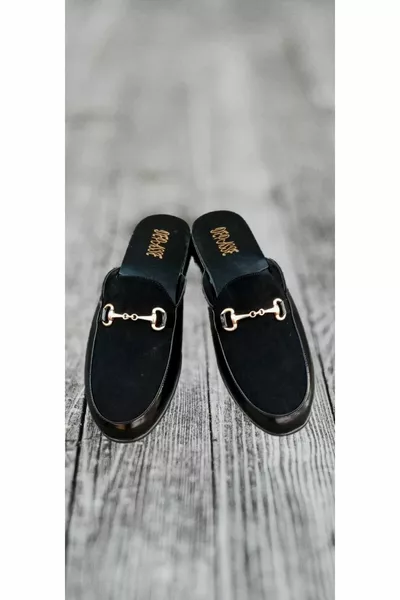 Guest House Dowry and Groom's Slippers