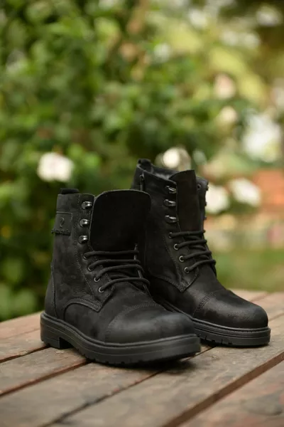 Мужские зимние % кожаные черные повседневные сапоги сочетают в себе элегантность и комфорт в сочетании с инновационным стилем