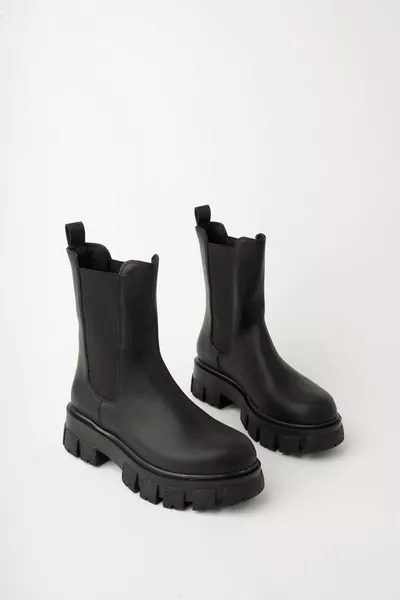 Stivali neri con suola spessa elasticizzata